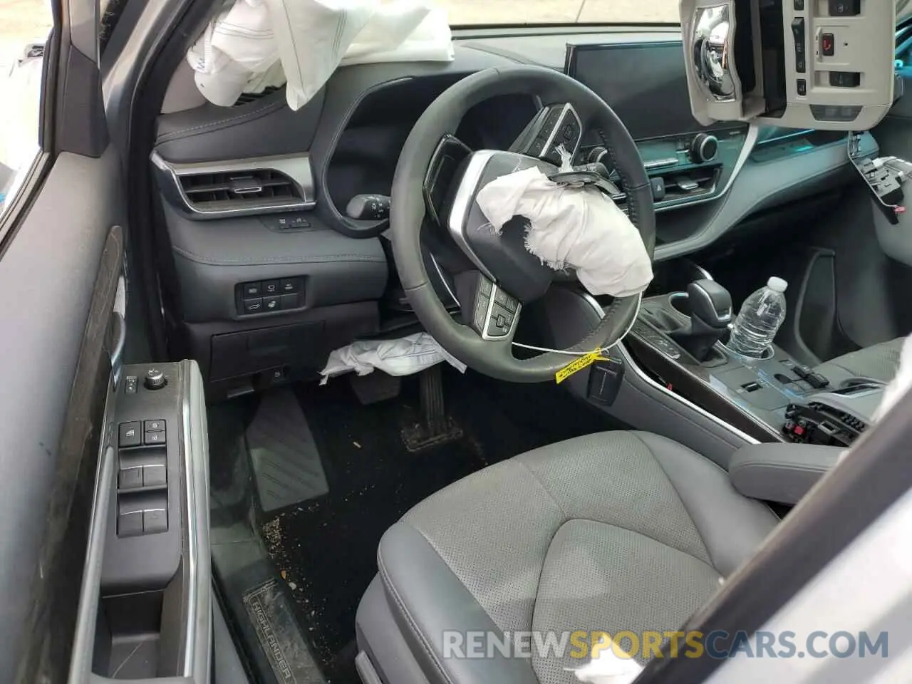 8 Photograph of a damaged car 5TDEBRCH6RS608332 TOYOTA HIGHLANDER 2024