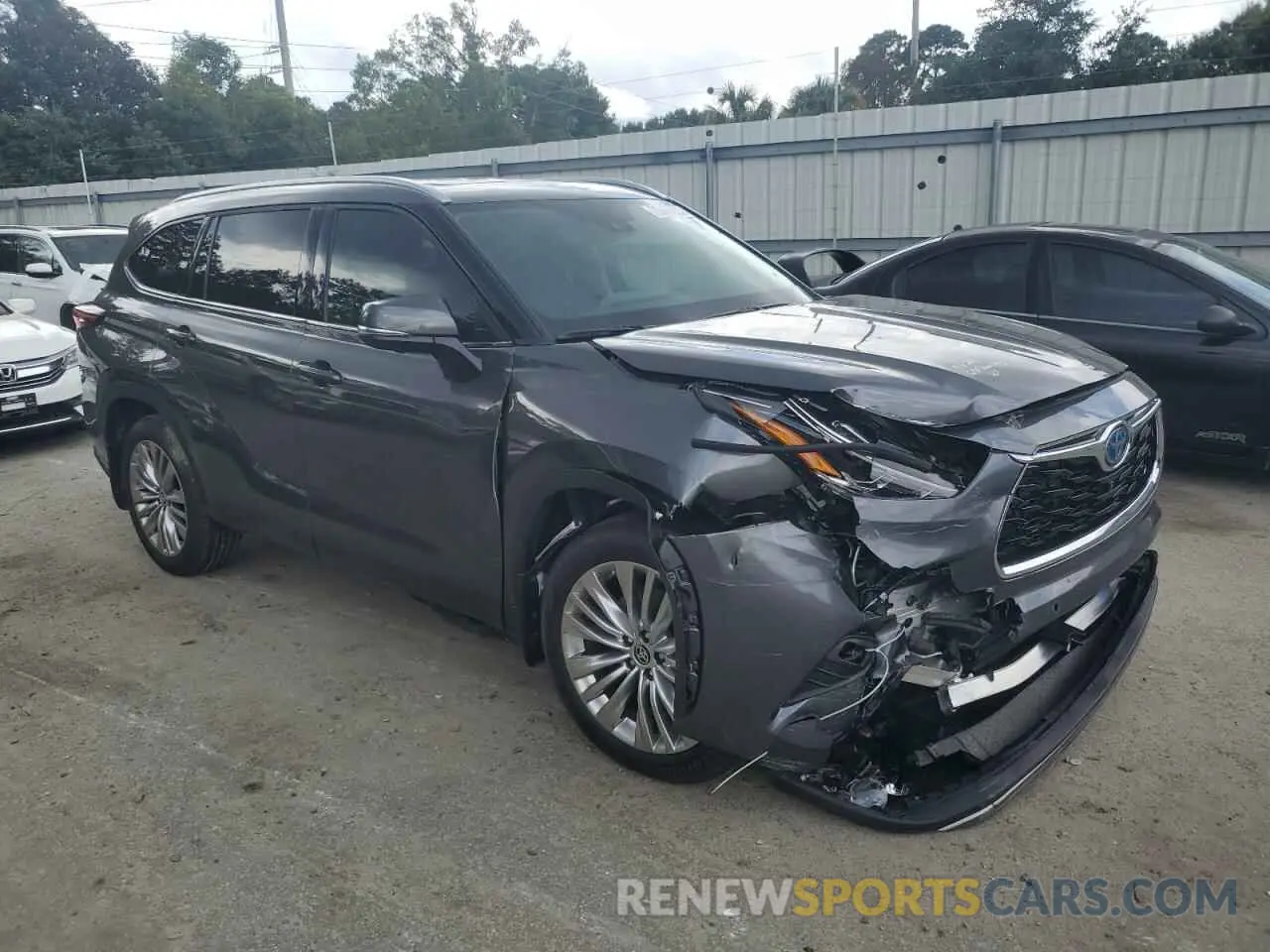 4 Photograph of a damaged car 5TDFARAH0RS532021 TOYOTA HIGHLANDER 2024