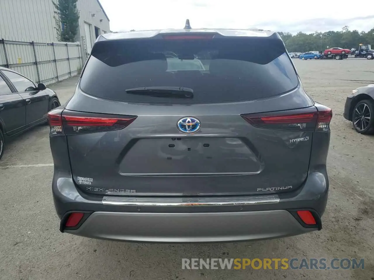 6 Photograph of a damaged car 5TDFARAH0RS532021 TOYOTA HIGHLANDER 2024