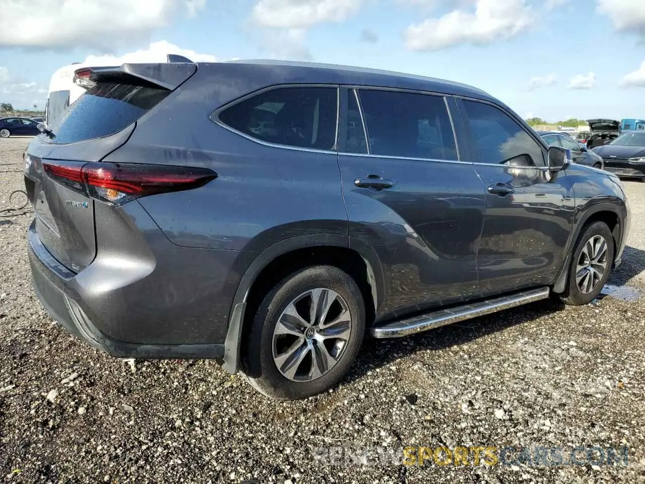 3 Photograph of a damaged car 5TDKARAH1RS530020 TOYOTA HIGHLANDER 2024