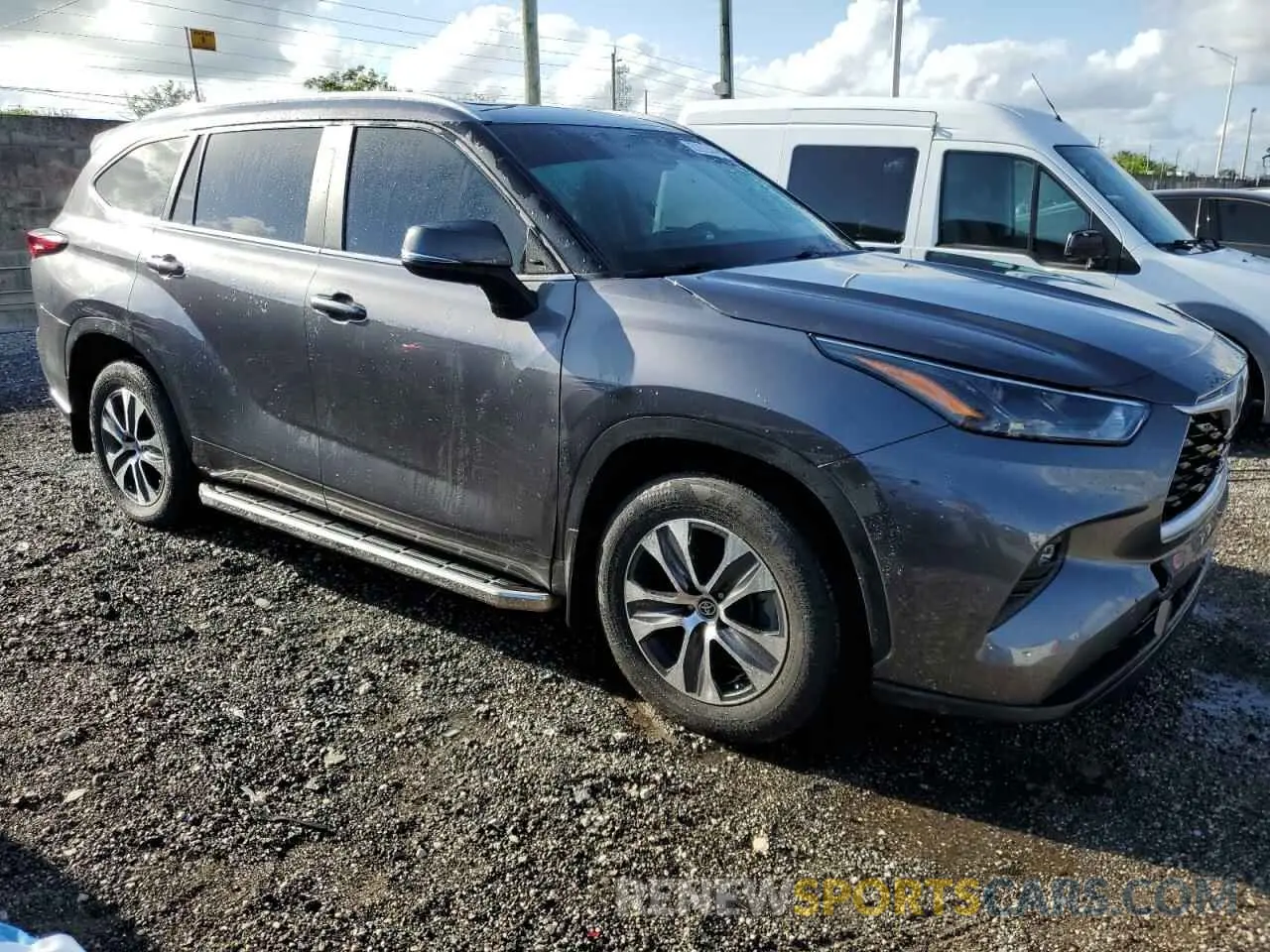 4 Photograph of a damaged car 5TDKARAH1RS530020 TOYOTA HIGHLANDER 2024