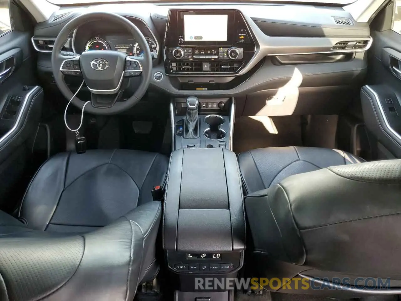 8 Photograph of a damaged car 5TDKARAH1RS530020 TOYOTA HIGHLANDER 2024