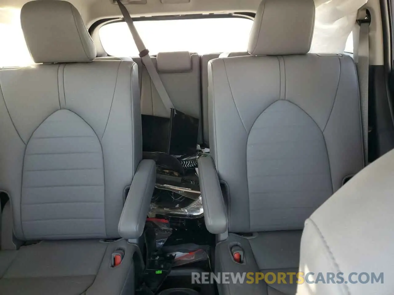 10 Photograph of a damaged car 5TDKARAH7RS530958 TOYOTA HIGHLANDER 2024