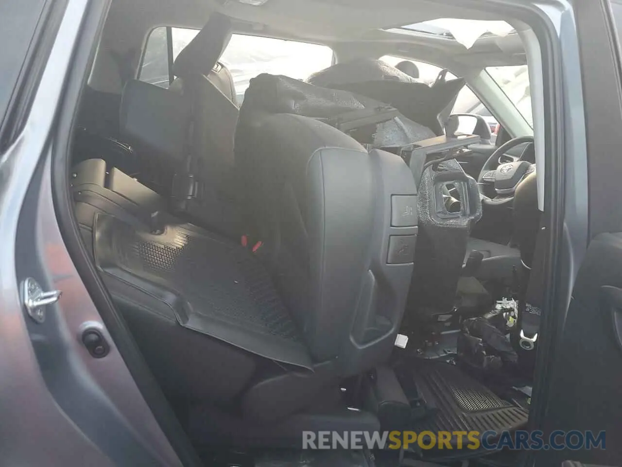 11 Photograph of a damaged car 5TDKBRCH2RS635837 TOYOTA HIGHLANDER 2024