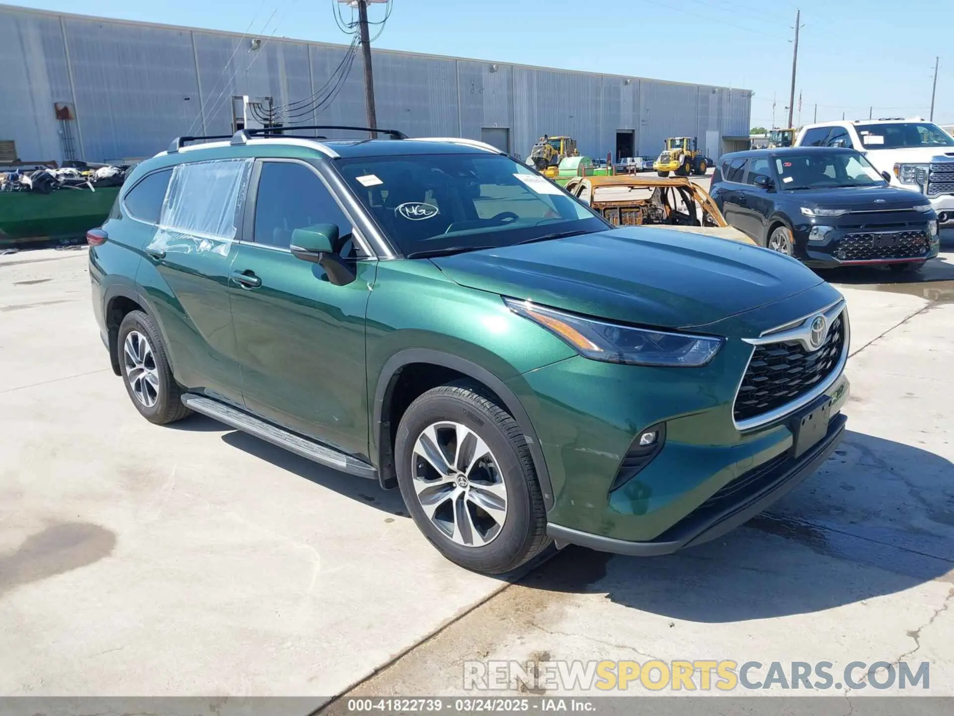 1 Photograph of a damaged car 5TDKDRAH0RS528069 TOYOTA HIGHLANDER 2024