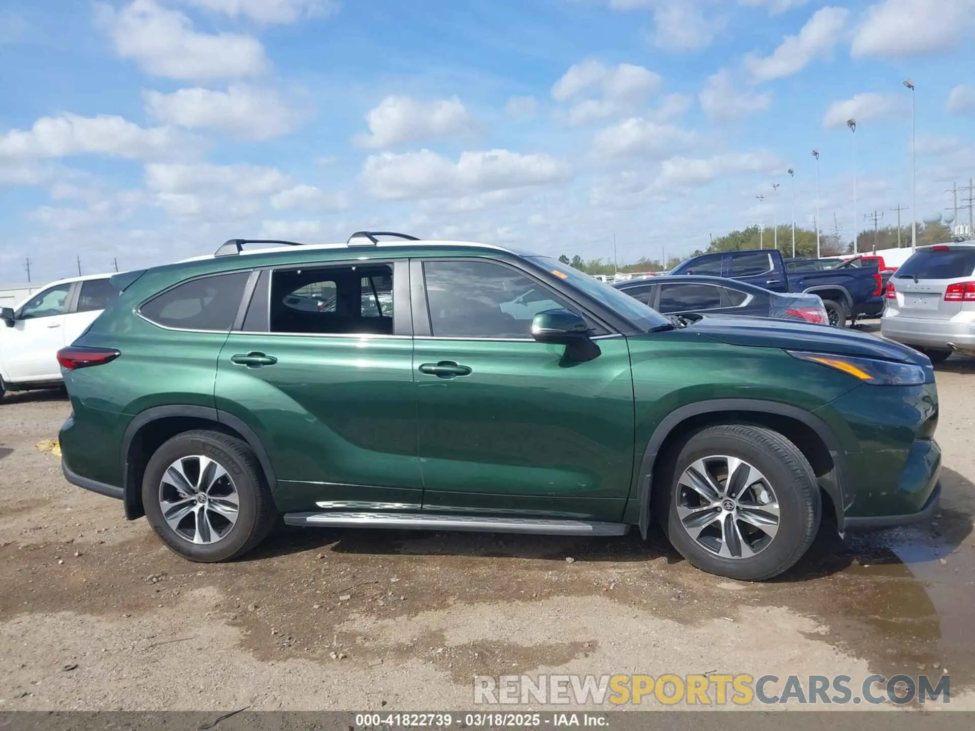 13 Photograph of a damaged car 5TDKDRAH0RS528069 TOYOTA HIGHLANDER 2024