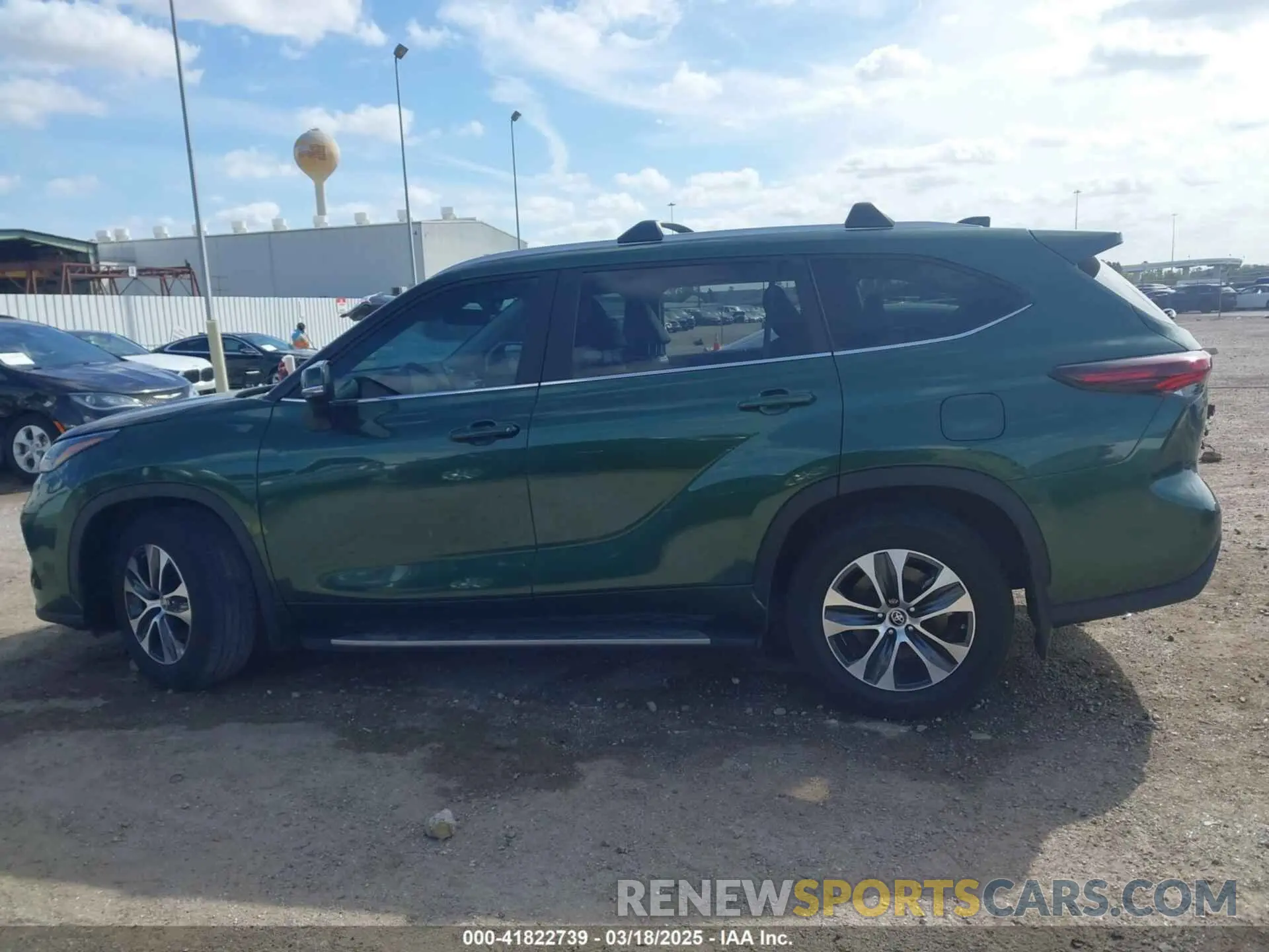 14 Photograph of a damaged car 5TDKDRAH0RS528069 TOYOTA HIGHLANDER 2024