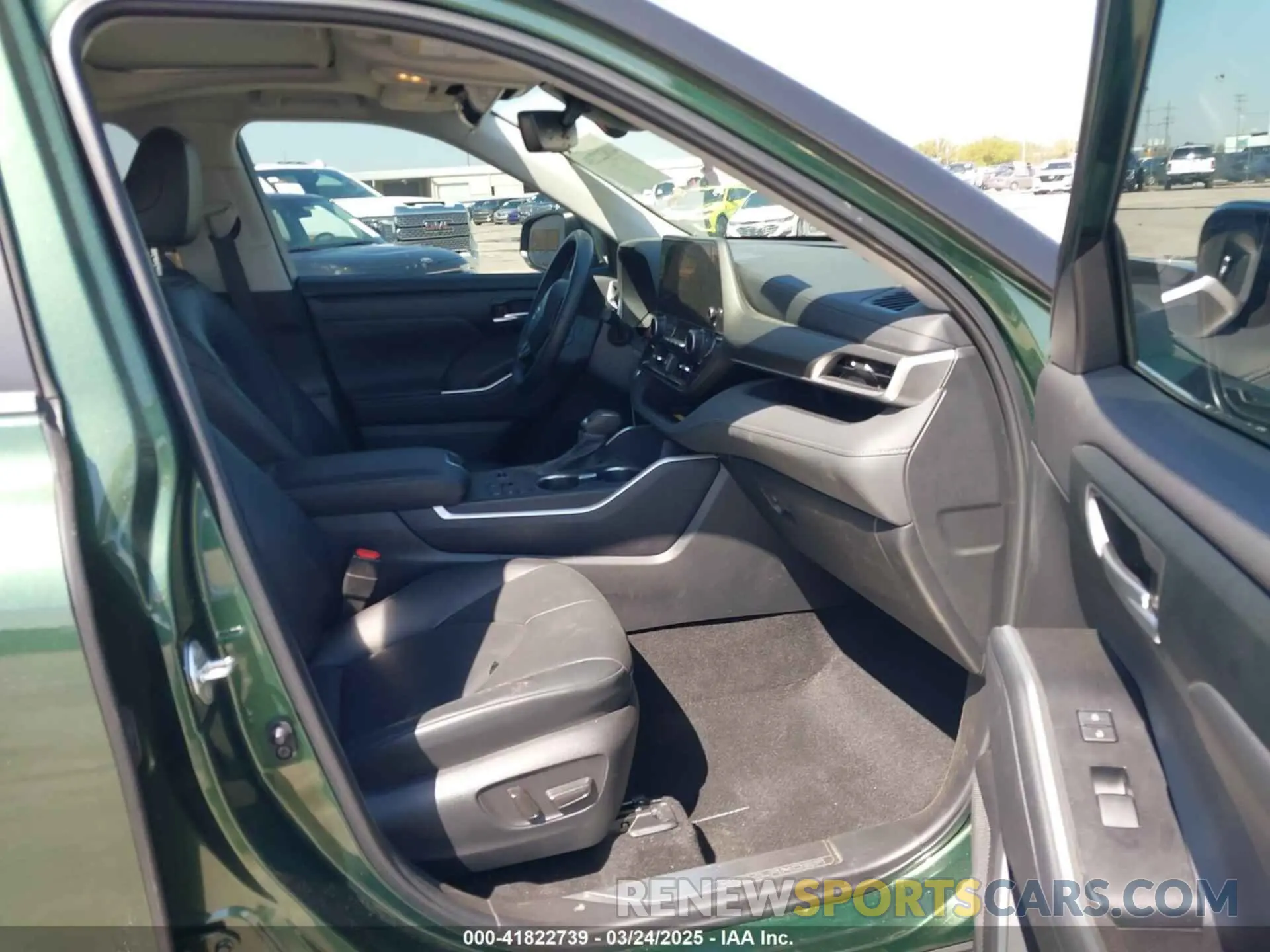 5 Photograph of a damaged car 5TDKDRAH0RS528069 TOYOTA HIGHLANDER 2024