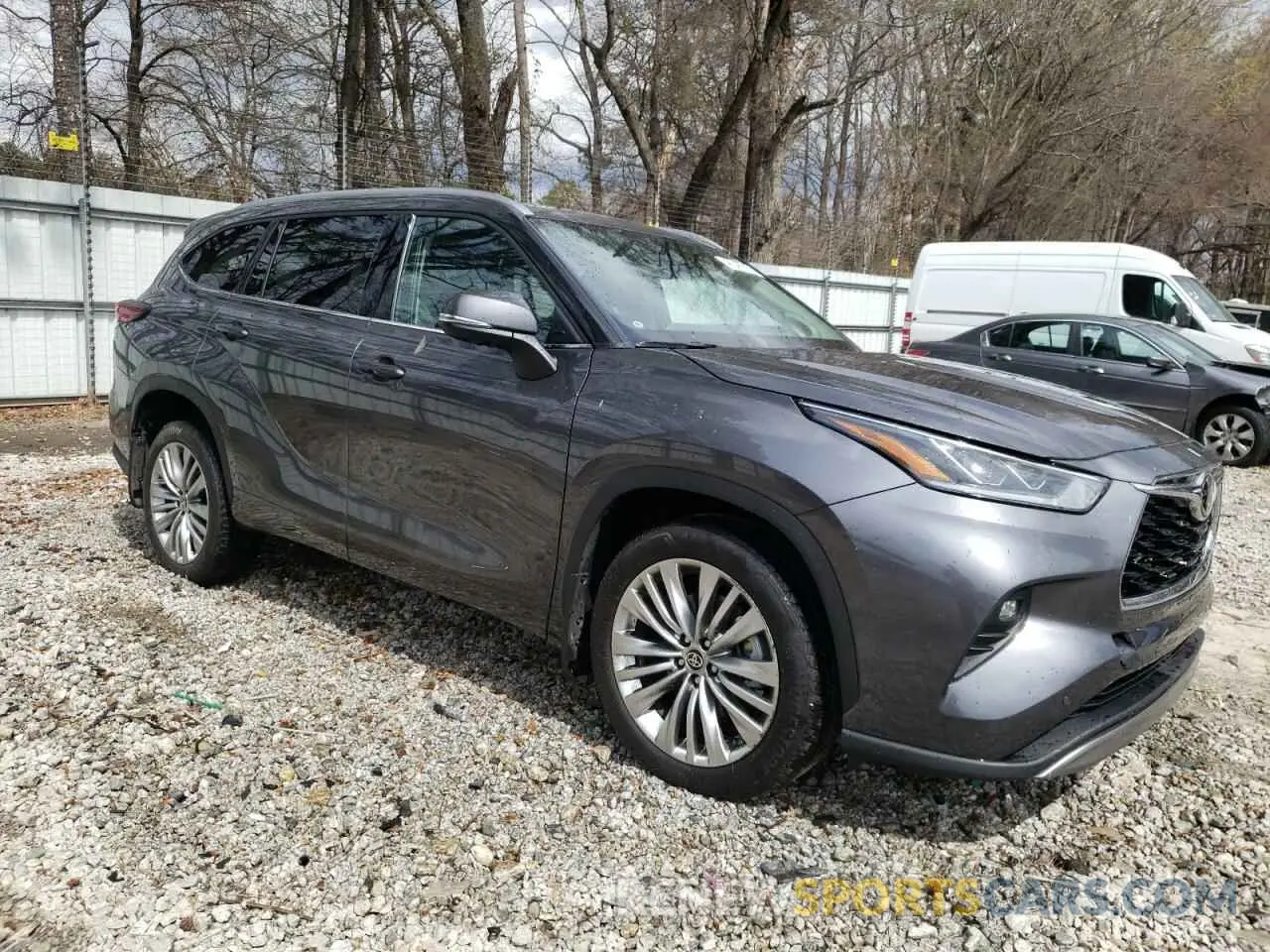 4 Photograph of a damaged car 5TDKDRAH0RS530937 TOYOTA HIGHLANDER 2024