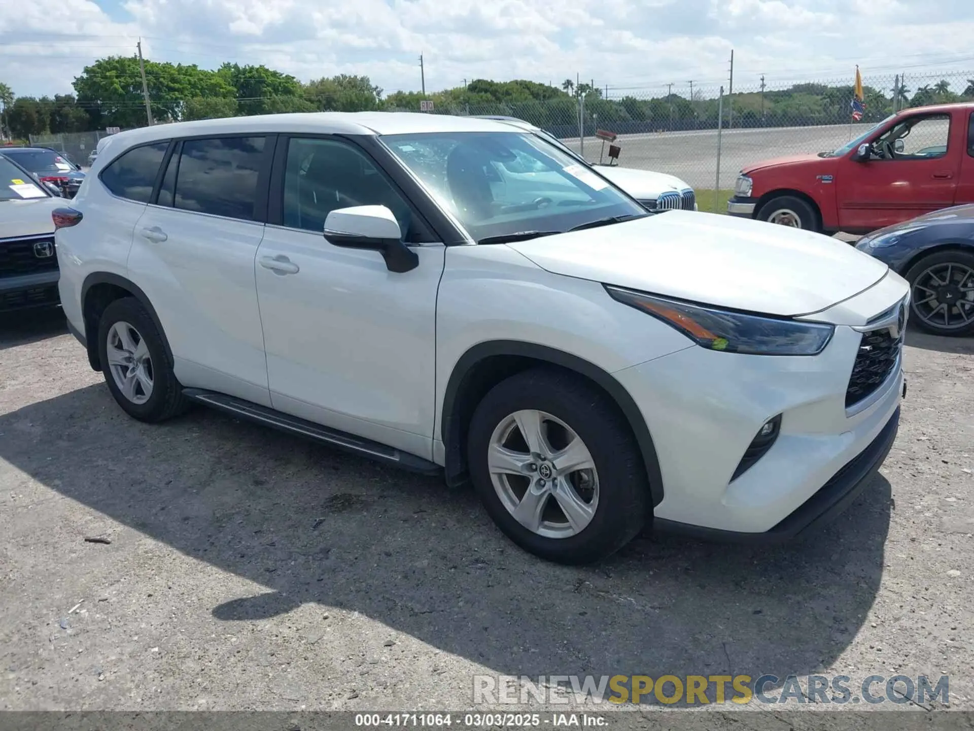 1 Photograph of a damaged car 5TDKDRAH0RS538018 TOYOTA HIGHLANDER 2024