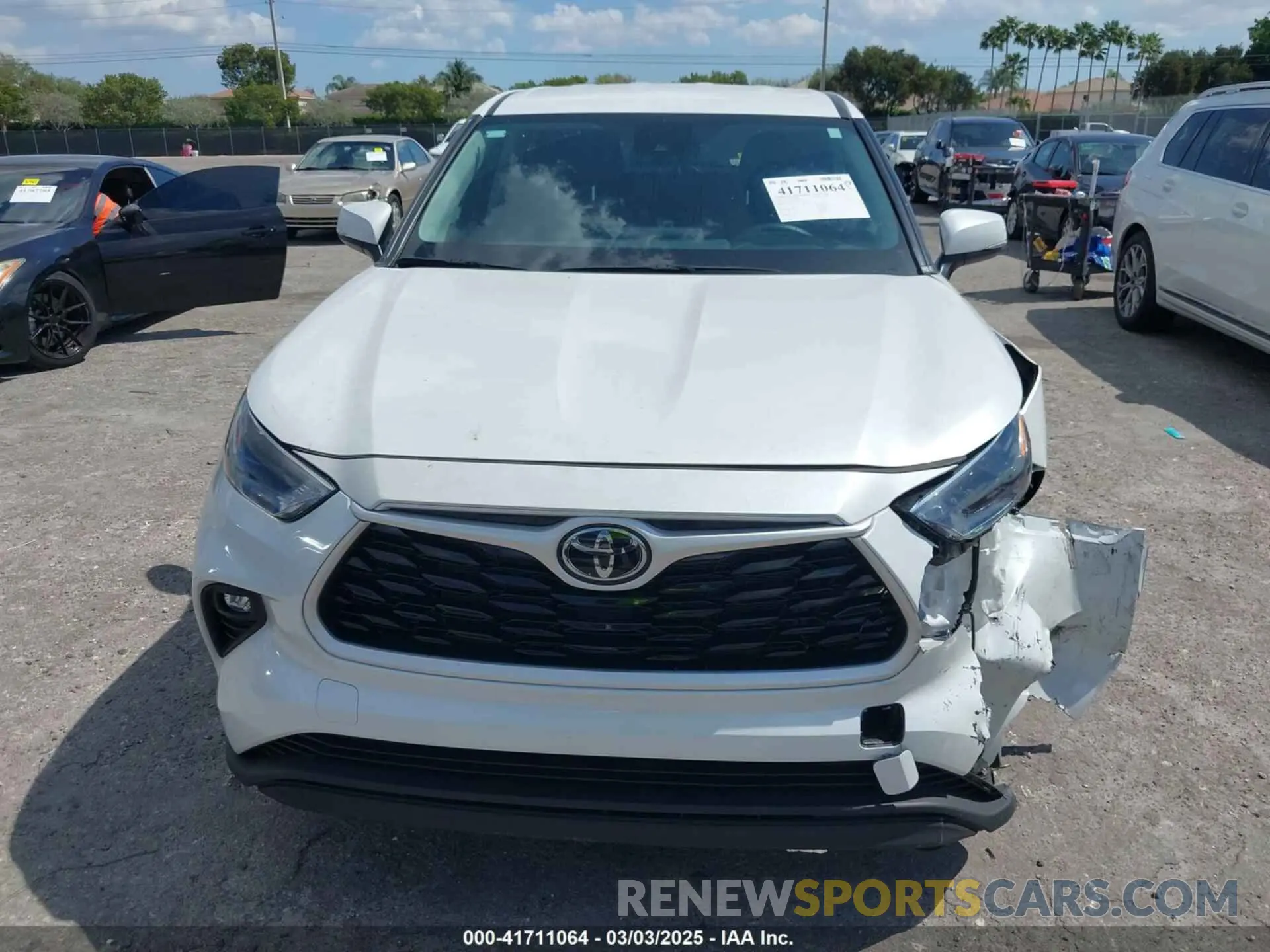 12 Photograph of a damaged car 5TDKDRAH0RS538018 TOYOTA HIGHLANDER 2024