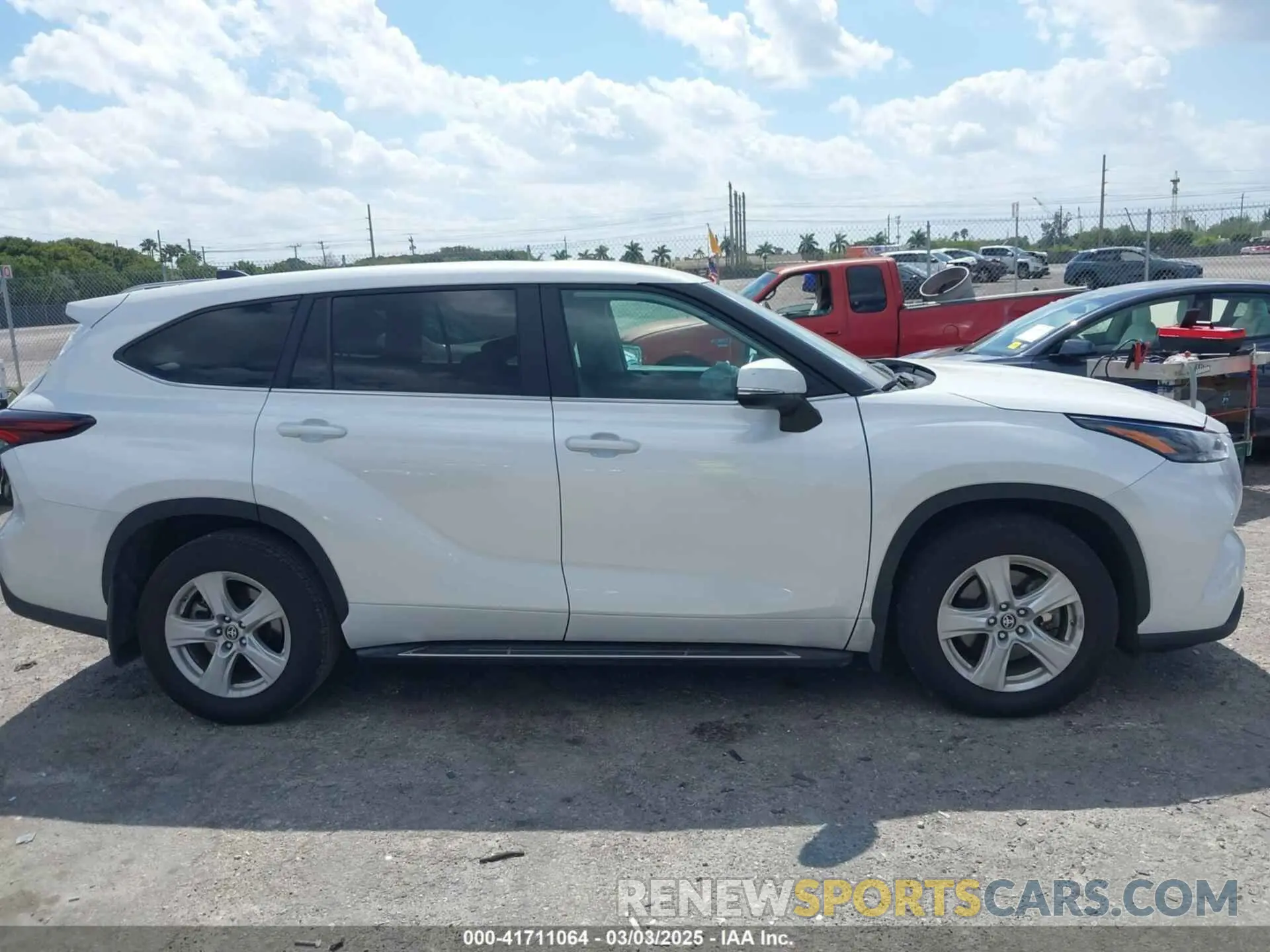 13 Photograph of a damaged car 5TDKDRAH0RS538018 TOYOTA HIGHLANDER 2024