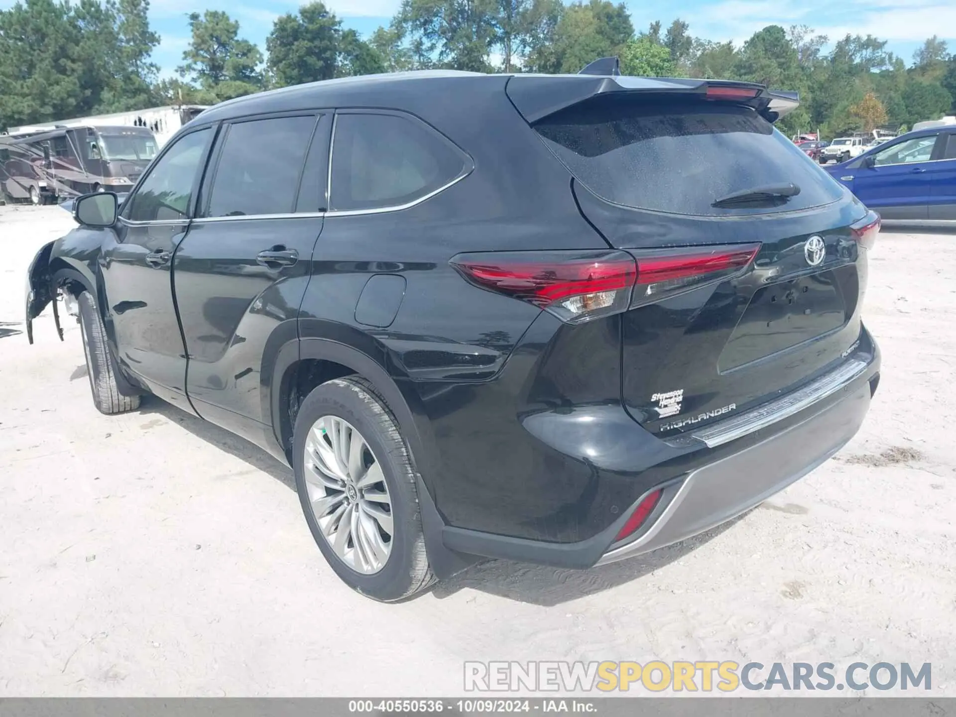3 Photograph of a damaged car 5TDKDRAH0RS548306 TOYOTA HIGHLANDER 2024