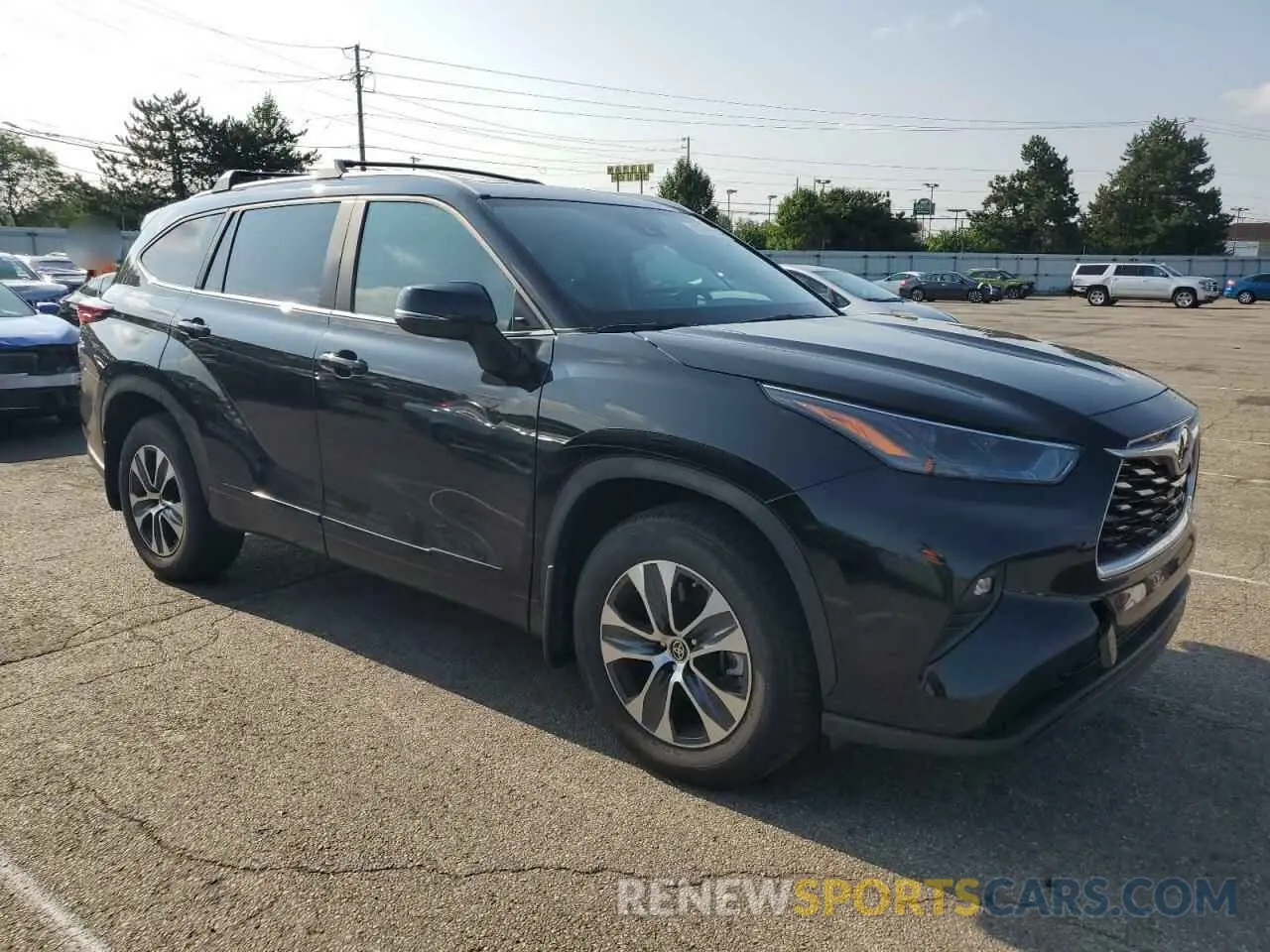 4 Photograph of a damaged car 5TDKDRAH1RS049935 TOYOTA HIGHLANDER 2024