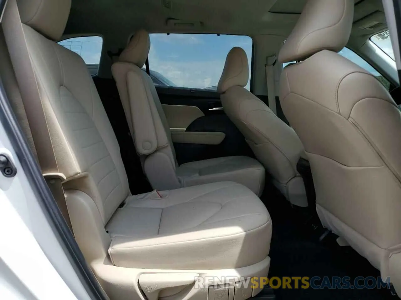 11 Photograph of a damaged car 5TDKDRAH1RS534978 TOYOTA HIGHLANDER 2024