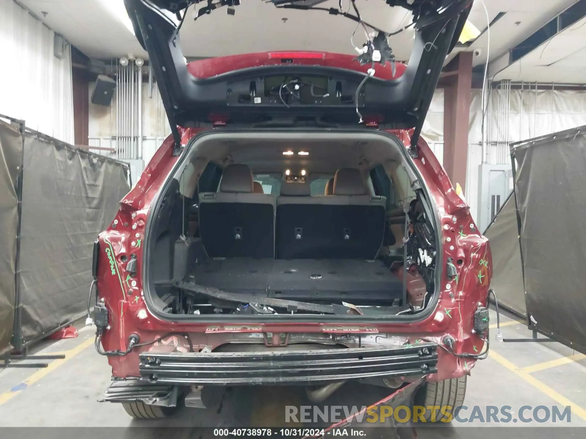17 Photograph of a damaged car 5TDKDRAH2RS054318 TOYOTA HIGHLANDER 2024