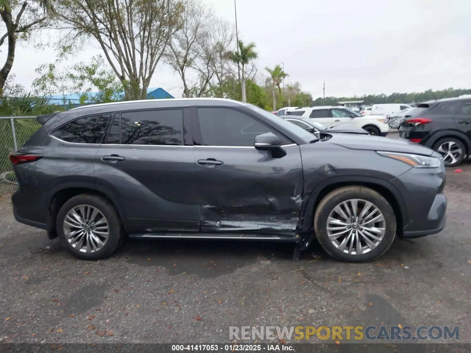 13 Photograph of a damaged car 5TDKDRAH2RS537694 TOYOTA HIGHLANDER 2024