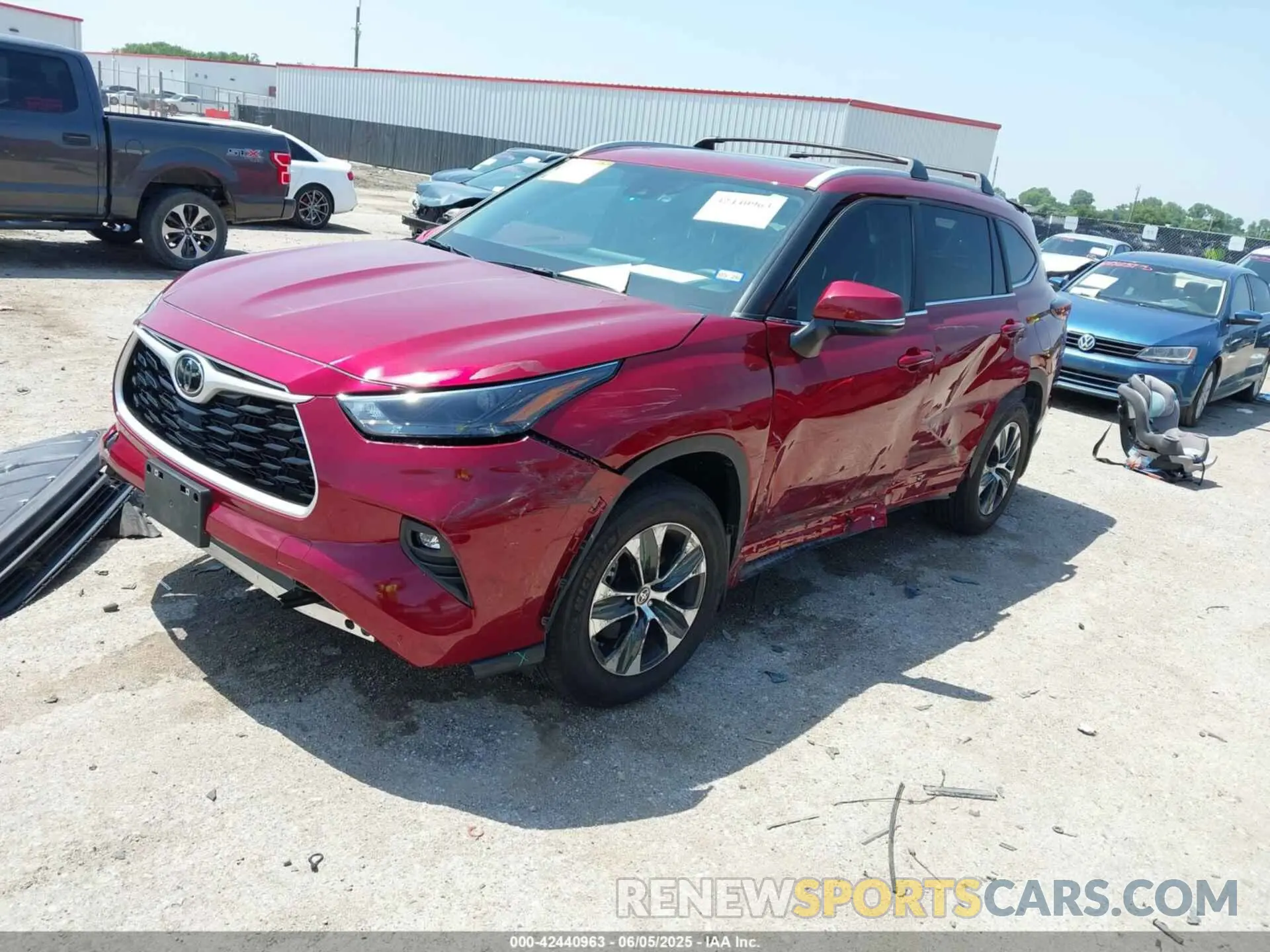 2 Photograph of a damaged car 5TDKDRAH2RS542040 TOYOTA HIGHLANDER 2024