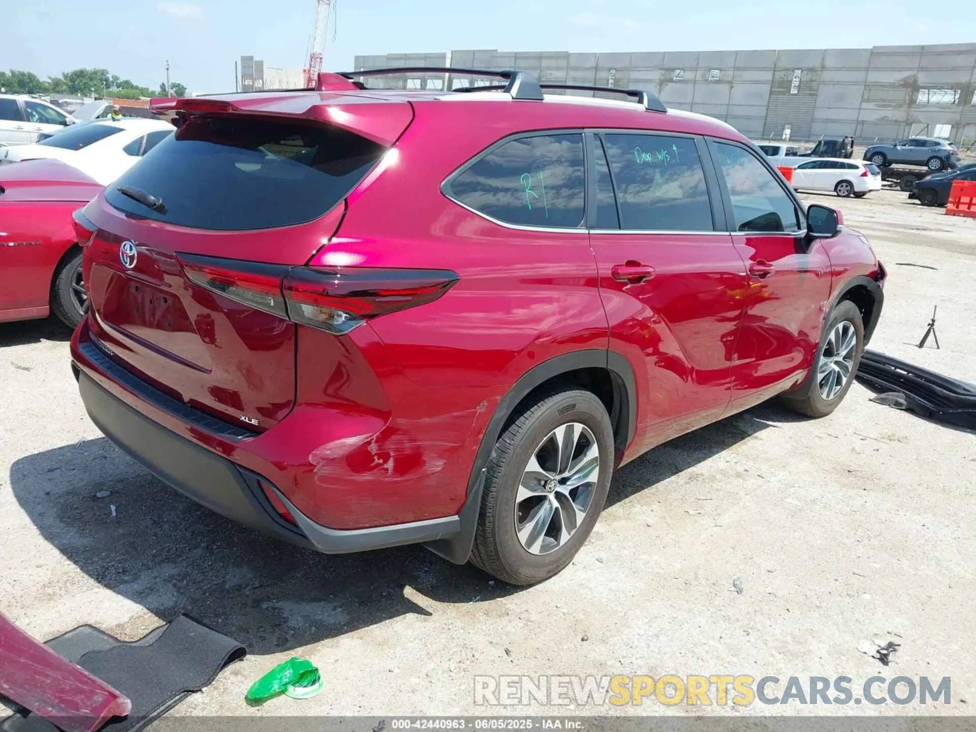 4 Photograph of a damaged car 5TDKDRAH2RS542040 TOYOTA HIGHLANDER 2024