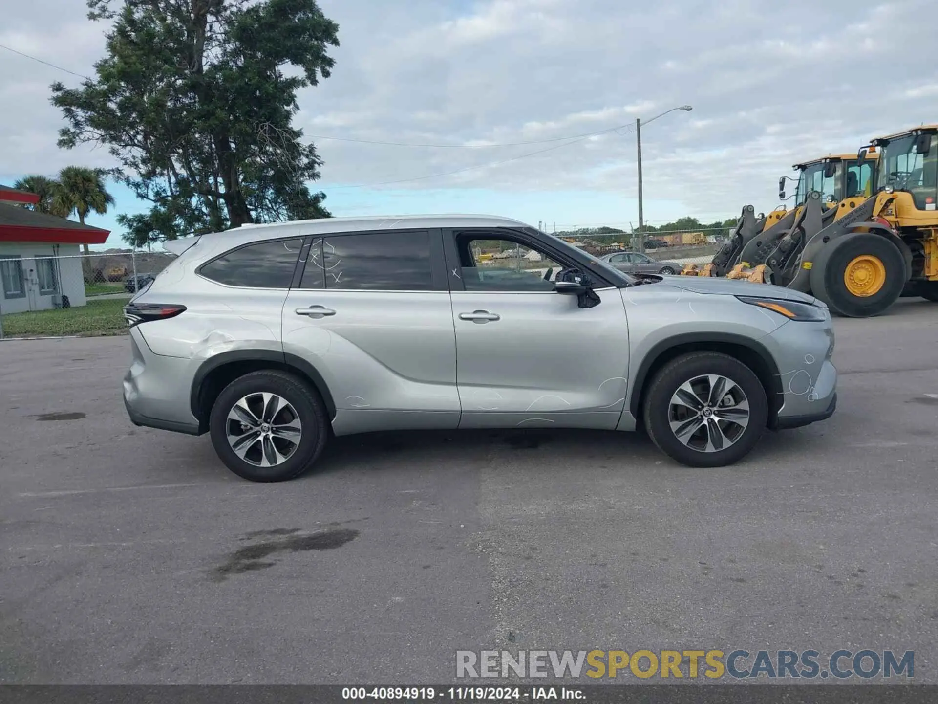 13 Photograph of a damaged car 5TDKDRAH3RS053551 TOYOTA HIGHLANDER 2024