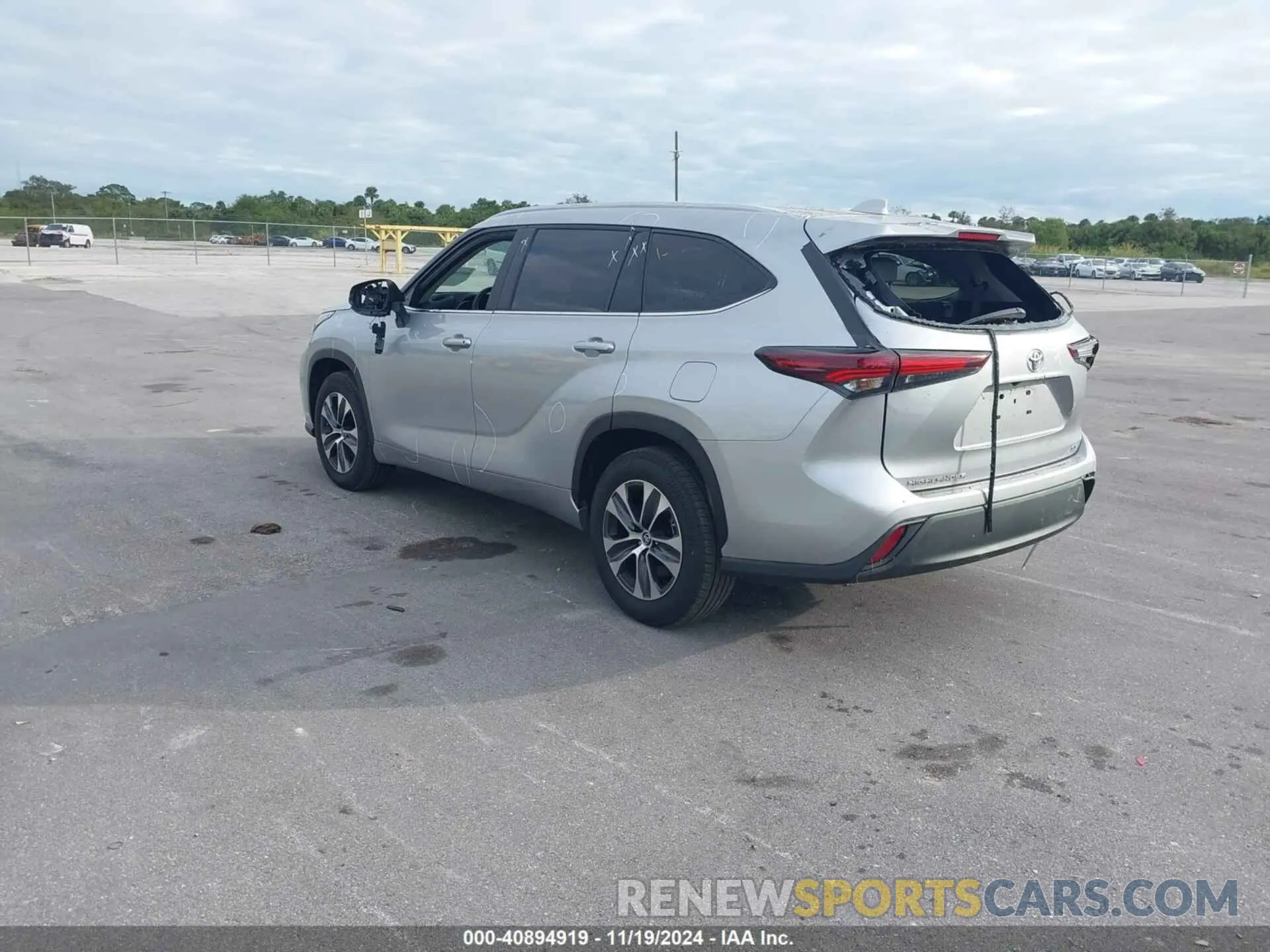 3 Photograph of a damaged car 5TDKDRAH3RS053551 TOYOTA HIGHLANDER 2024