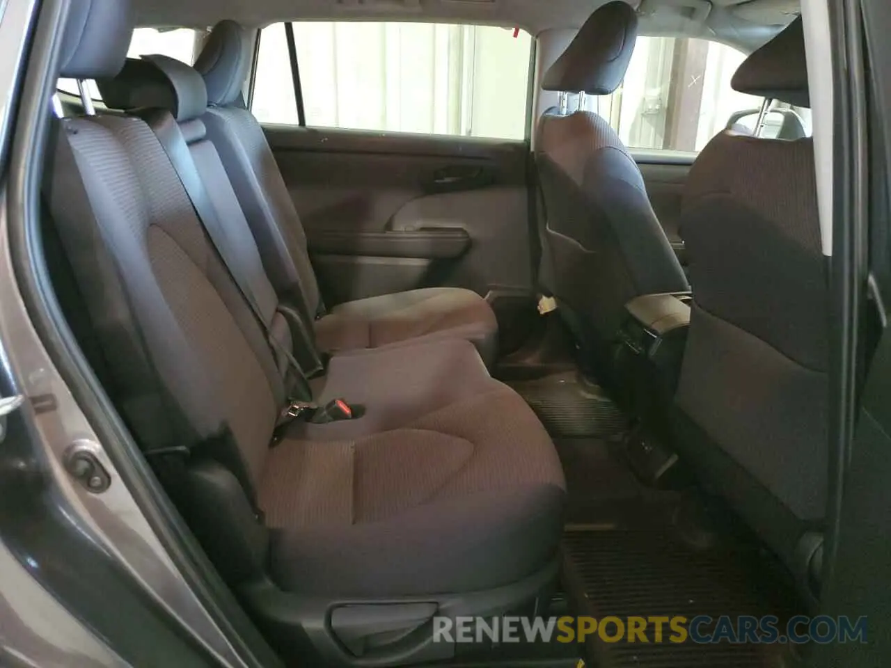 11 Photograph of a damaged car 5TDKDRAH4RS529743 TOYOTA HIGHLANDER 2024