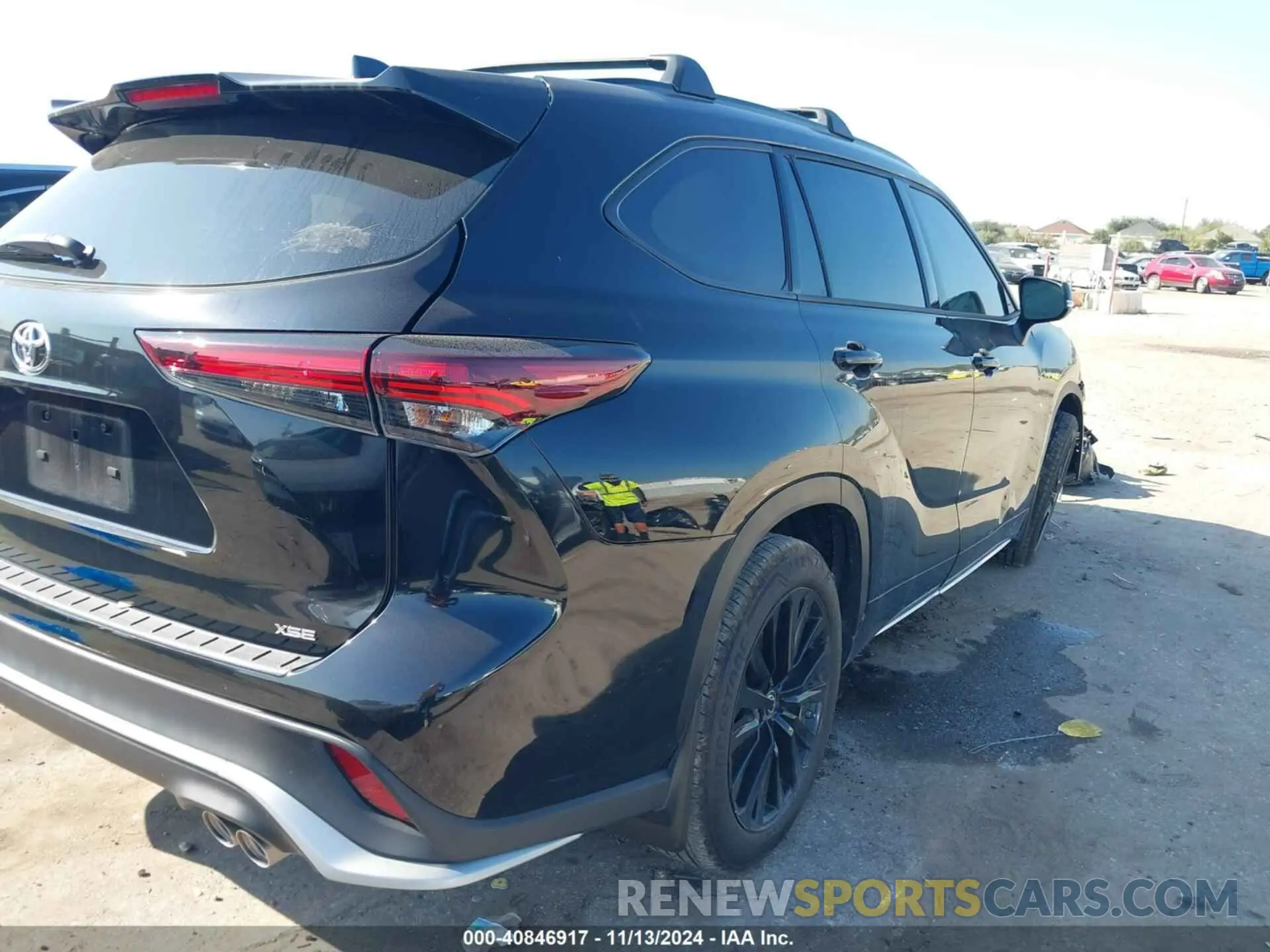 4 Photograph of a damaged car 5TDKDRAH4RS529886 TOYOTA HIGHLANDER 2024