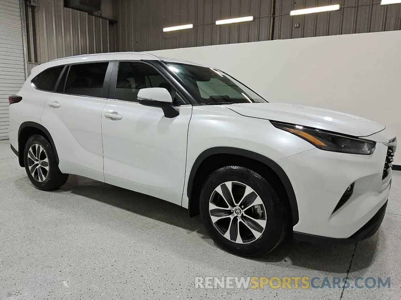 4 Photograph of a damaged car 5TDKDRAH5RS054524 TOYOTA HIGHLANDER 2024