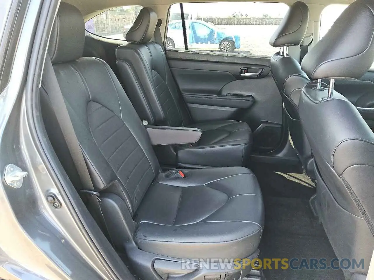 11 Photograph of a damaged car 5TDKDRAH5RS527838 TOYOTA HIGHLANDER 2024