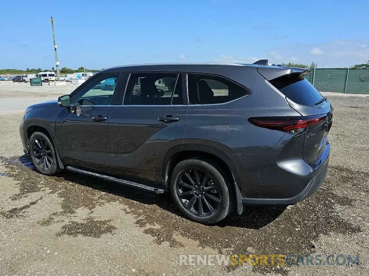 2 Photograph of a damaged car 5TDKDRAH5RS527838 TOYOTA HIGHLANDER 2024
