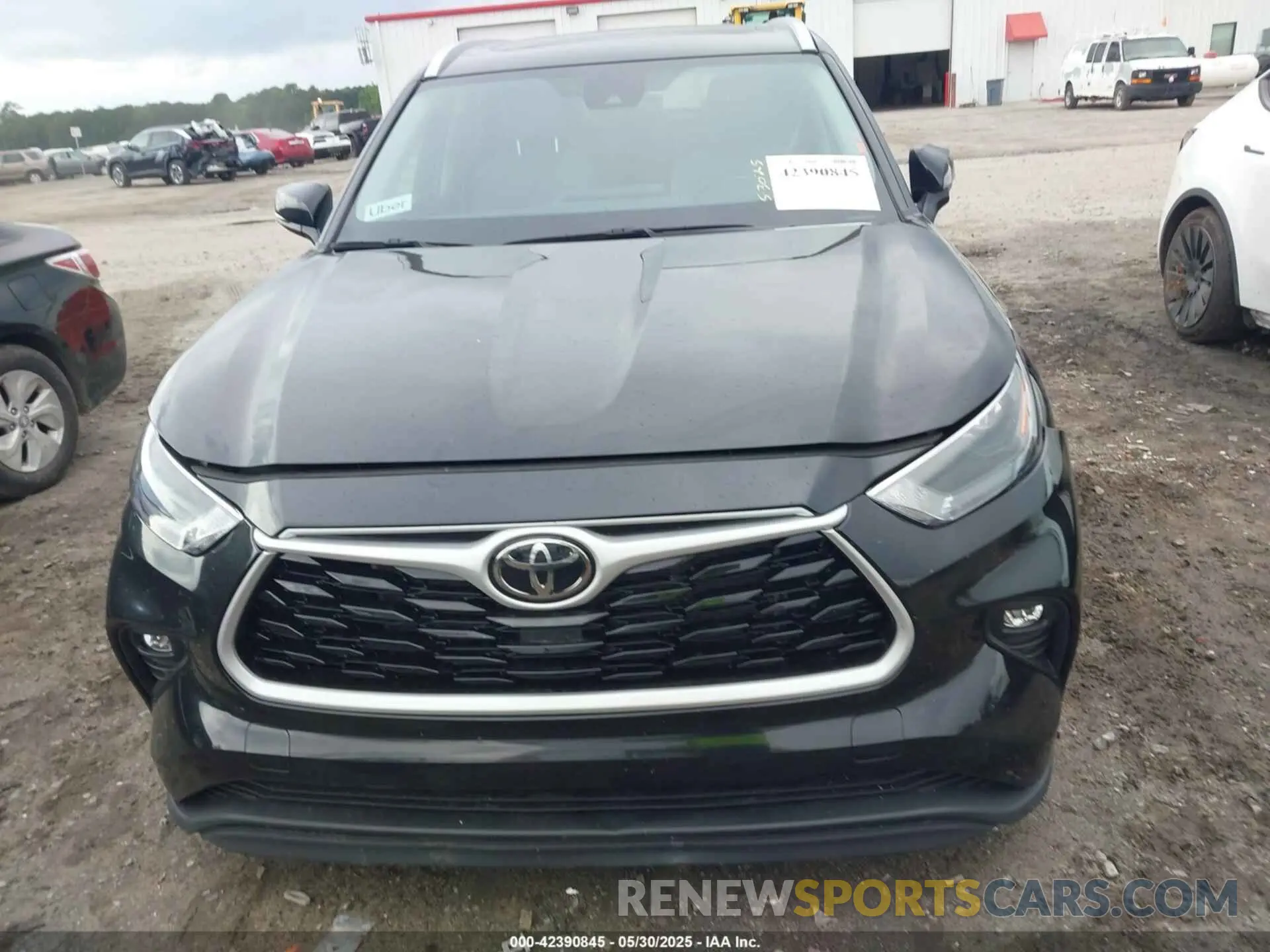 12 Photograph of a damaged car 5TDKDRAH5RS534899 TOYOTA HIGHLANDER 2024