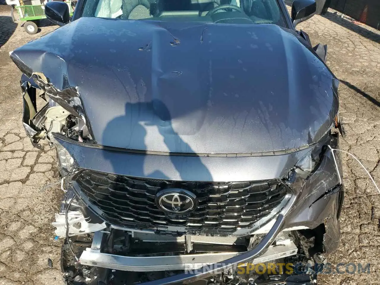 12 Photograph of a damaged car 5TDKDRAH5RS537527 TOYOTA HIGHLANDER 2024