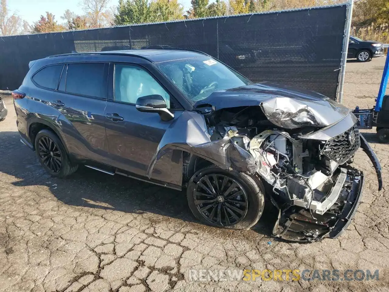 4 Photograph of a damaged car 5TDKDRAH5RS537527 TOYOTA HIGHLANDER 2024