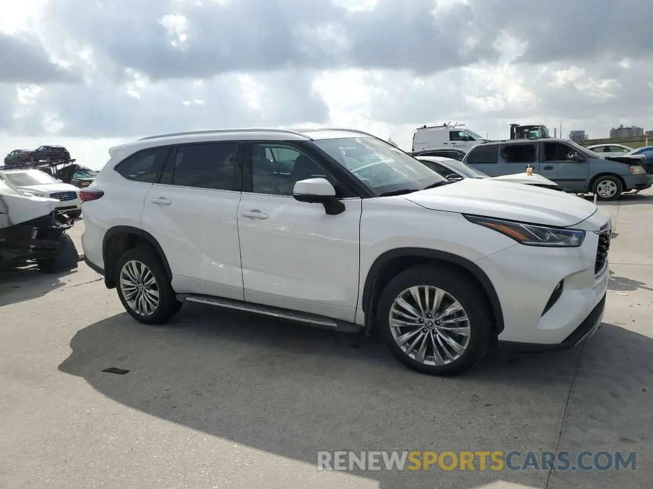 4 Photograph of a damaged car 5TDKDRAH6RS535933 TOYOTA HIGHLANDER 2024