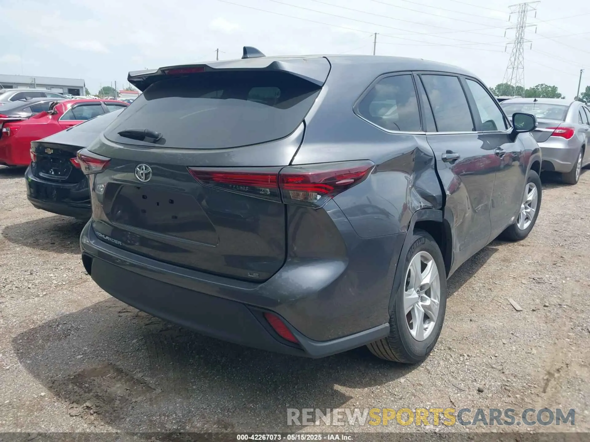 4 Photograph of a damaged car 5TDKDRAH6RS539383 TOYOTA HIGHLANDER 2024