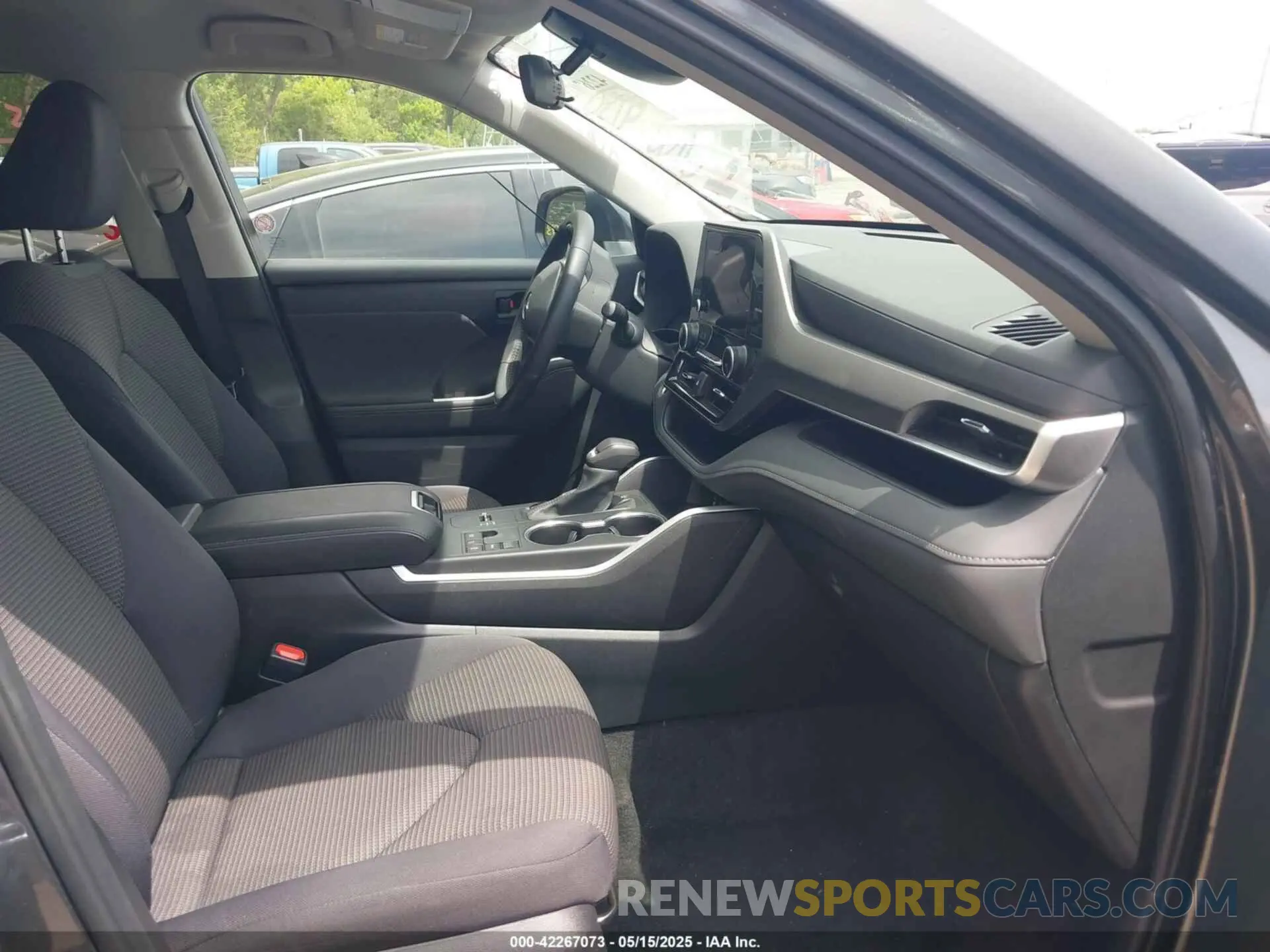5 Photograph of a damaged car 5TDKDRAH6RS539383 TOYOTA HIGHLANDER 2024
