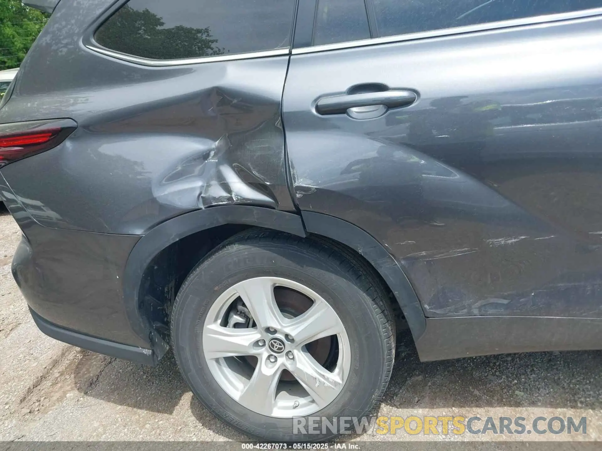 6 Photograph of a damaged car 5TDKDRAH6RS539383 TOYOTA HIGHLANDER 2024