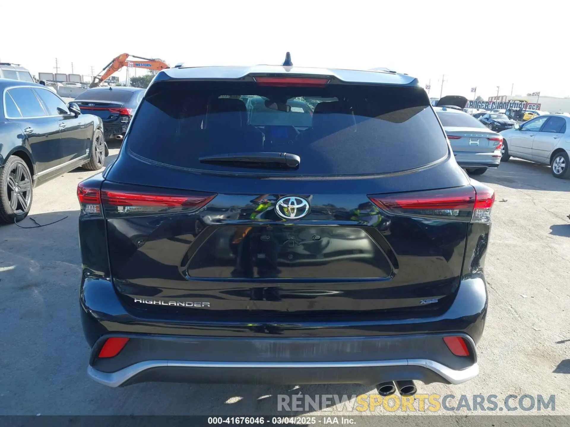 17 Photograph of a damaged car 5TDKDRAH7RS528621 TOYOTA HIGHLANDER 2024