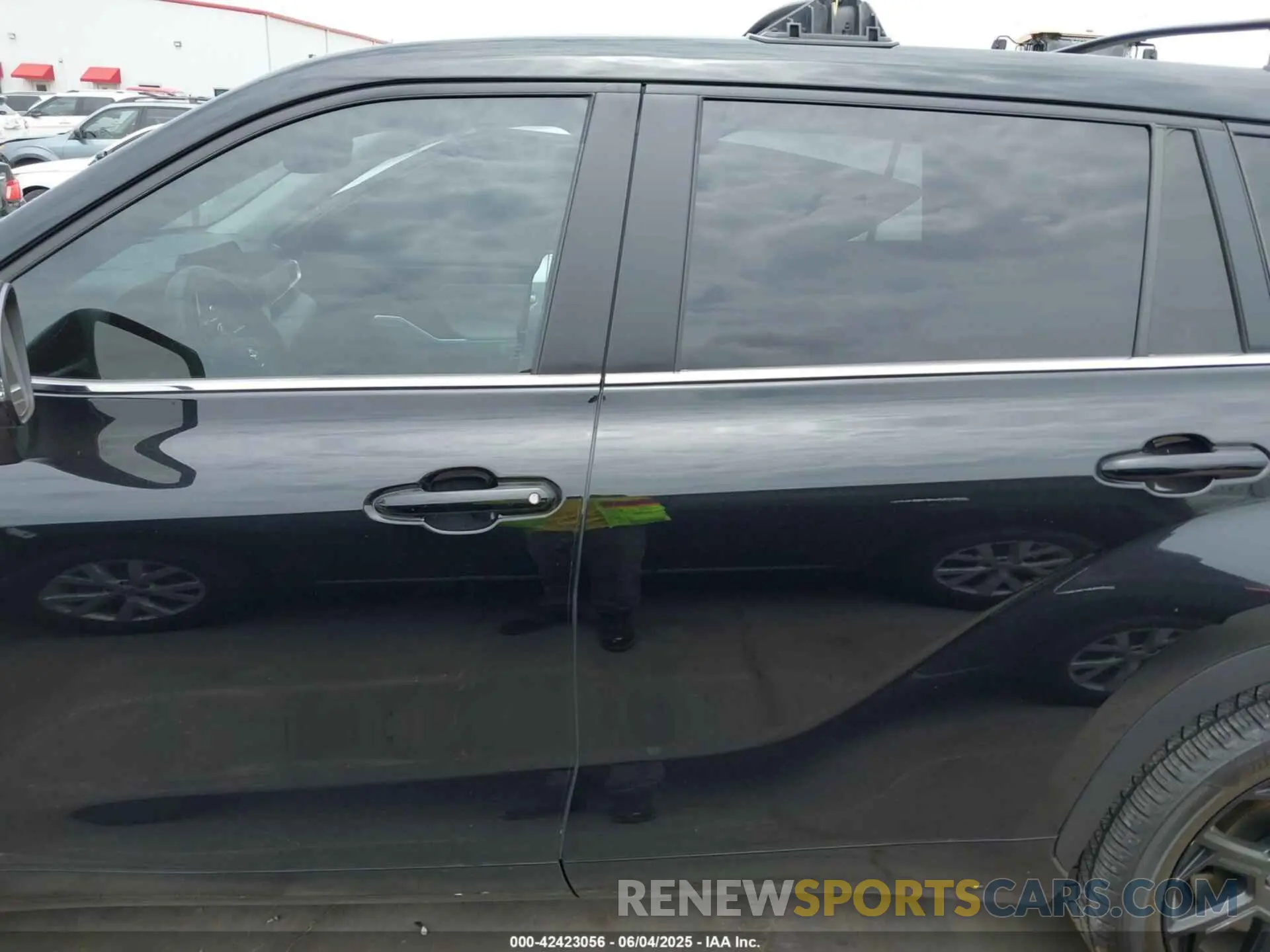 13 Photograph of a damaged car 5TDKDRAH8RS054971 TOYOTA HIGHLANDER 2024