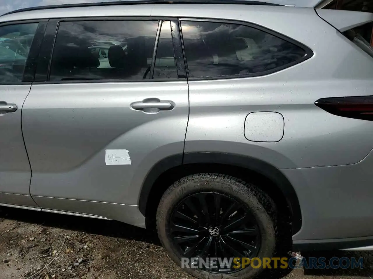 13 Photograph of a damaged car 5TDKDRAH8RS532743 TOYOTA HIGHLANDER 2024