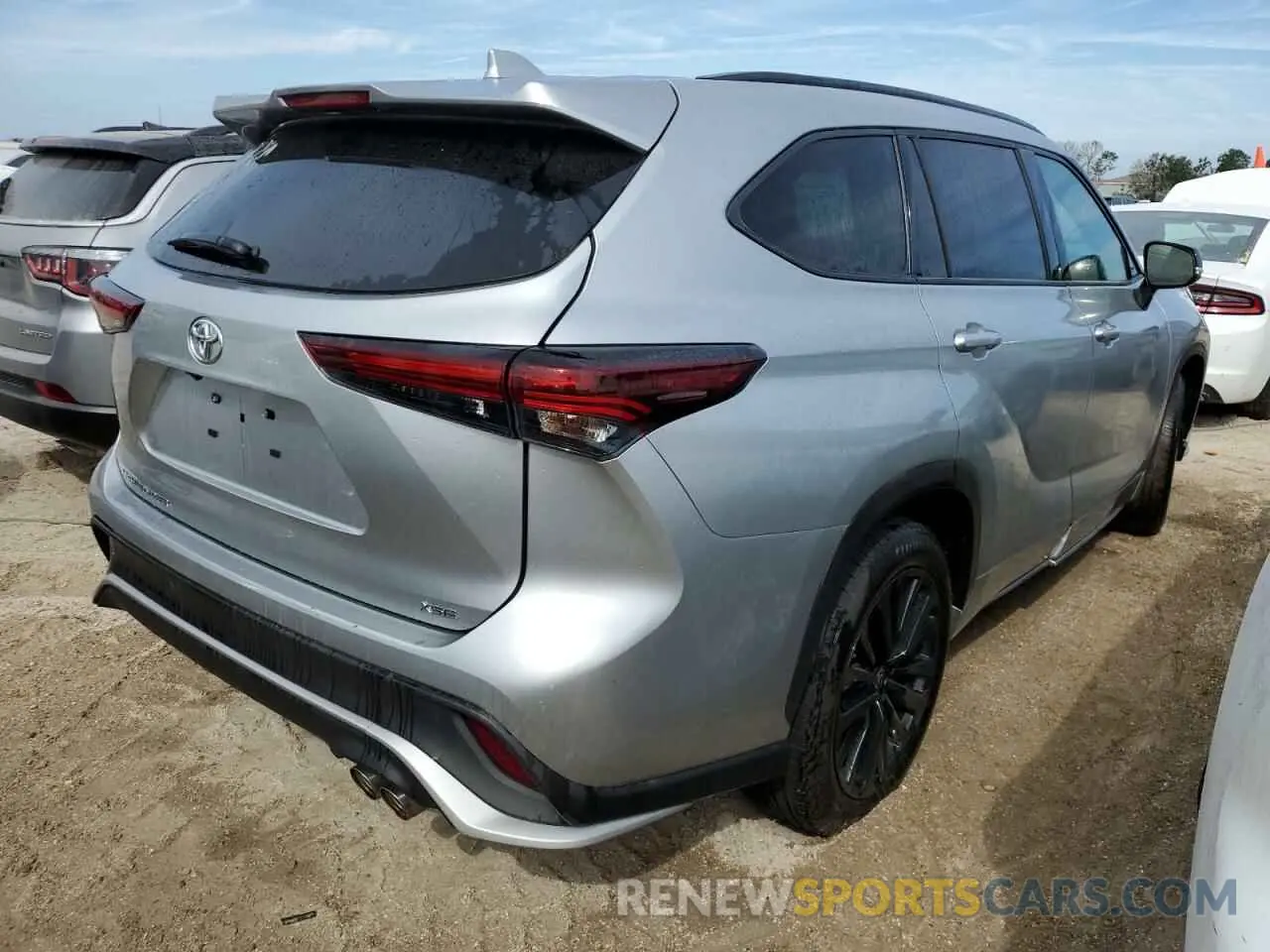 3 Photograph of a damaged car 5TDKDRAH8RS532743 TOYOTA HIGHLANDER 2024