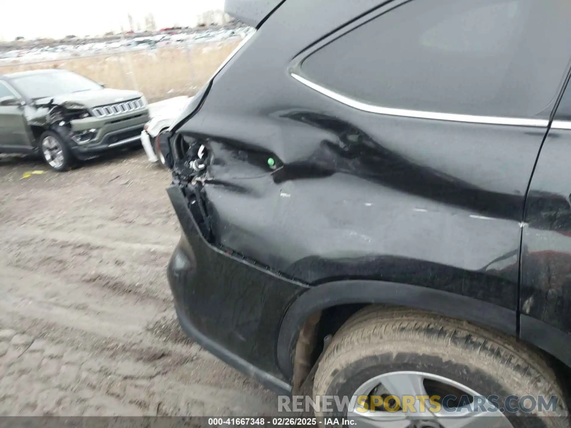 17 Photograph of a damaged car 5TDKDRAH8RS533245 TOYOTA HIGHLANDER 2024