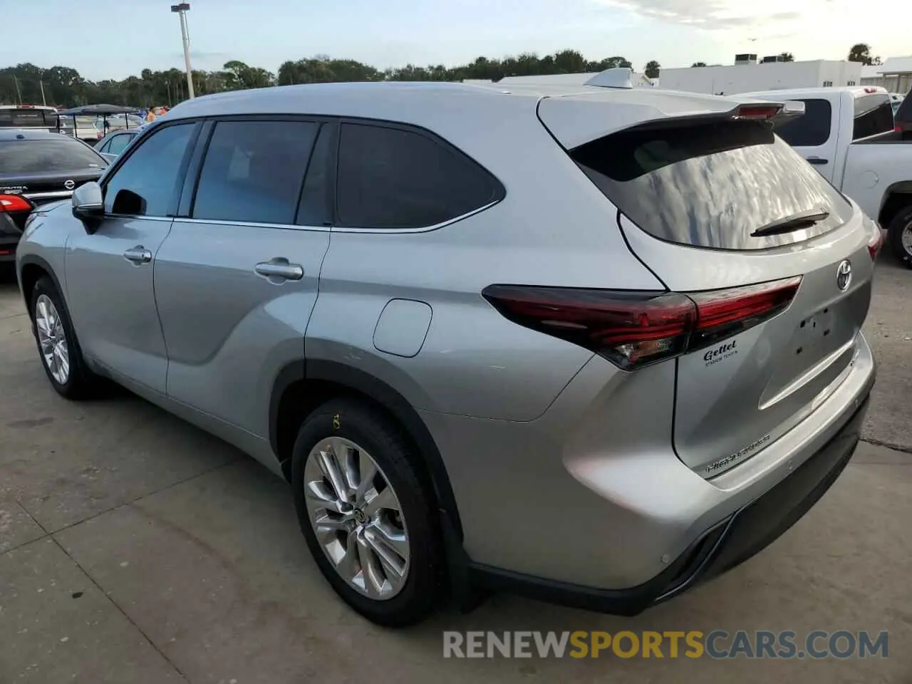 2 Photograph of a damaged car 5TDKDRAH8RS534993 TOYOTA HIGHLANDER 2024
