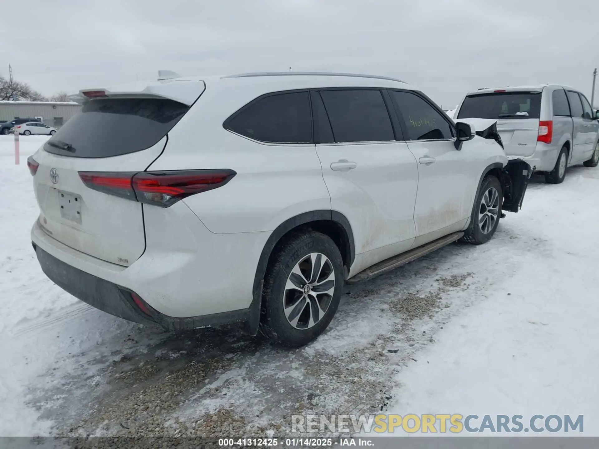 4 Photograph of a damaged car 5TDKDRAH8RS537537 TOYOTA HIGHLANDER 2024
