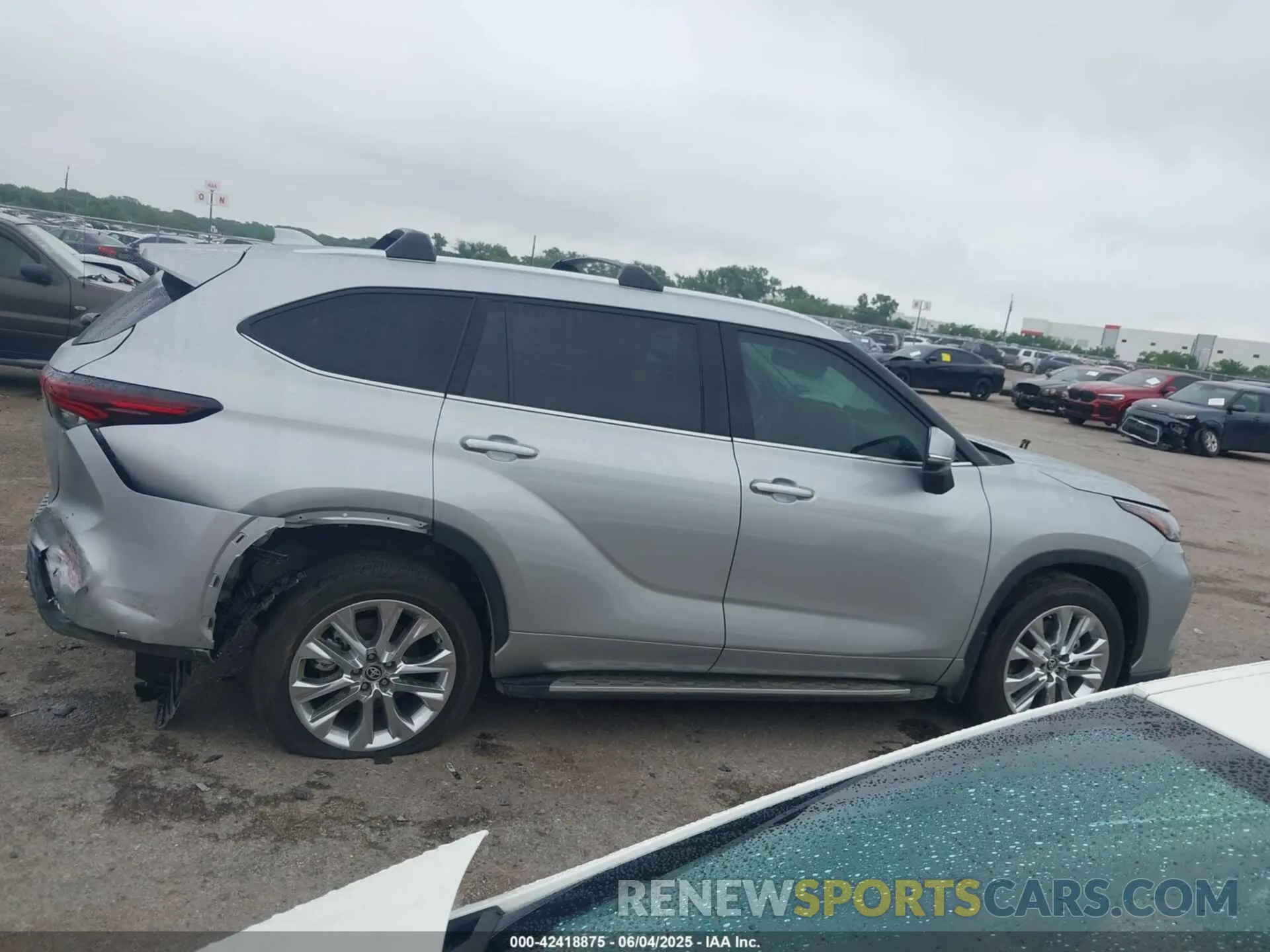 13 Photograph of a damaged car 5TDKDRAH8RS546948 TOYOTA HIGHLANDER 2024
