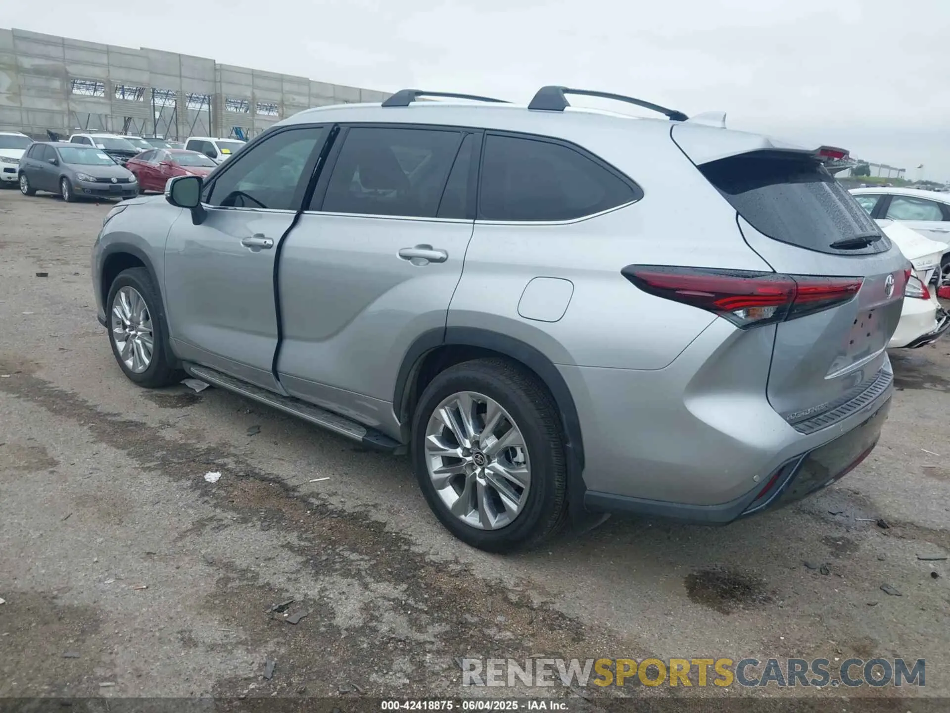 3 Photograph of a damaged car 5TDKDRAH8RS546948 TOYOTA HIGHLANDER 2024