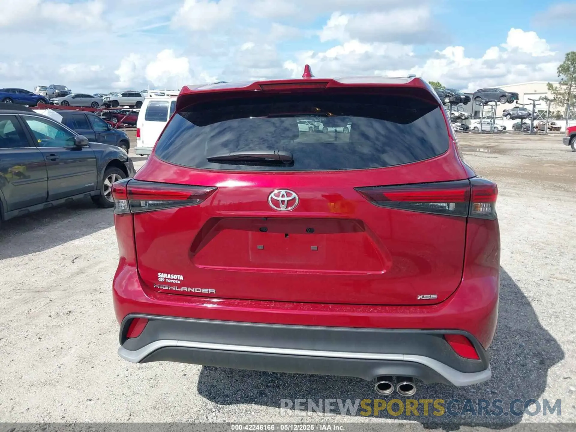 16 Photograph of a damaged car 5TDKDRAH8RS547095 TOYOTA HIGHLANDER 2024