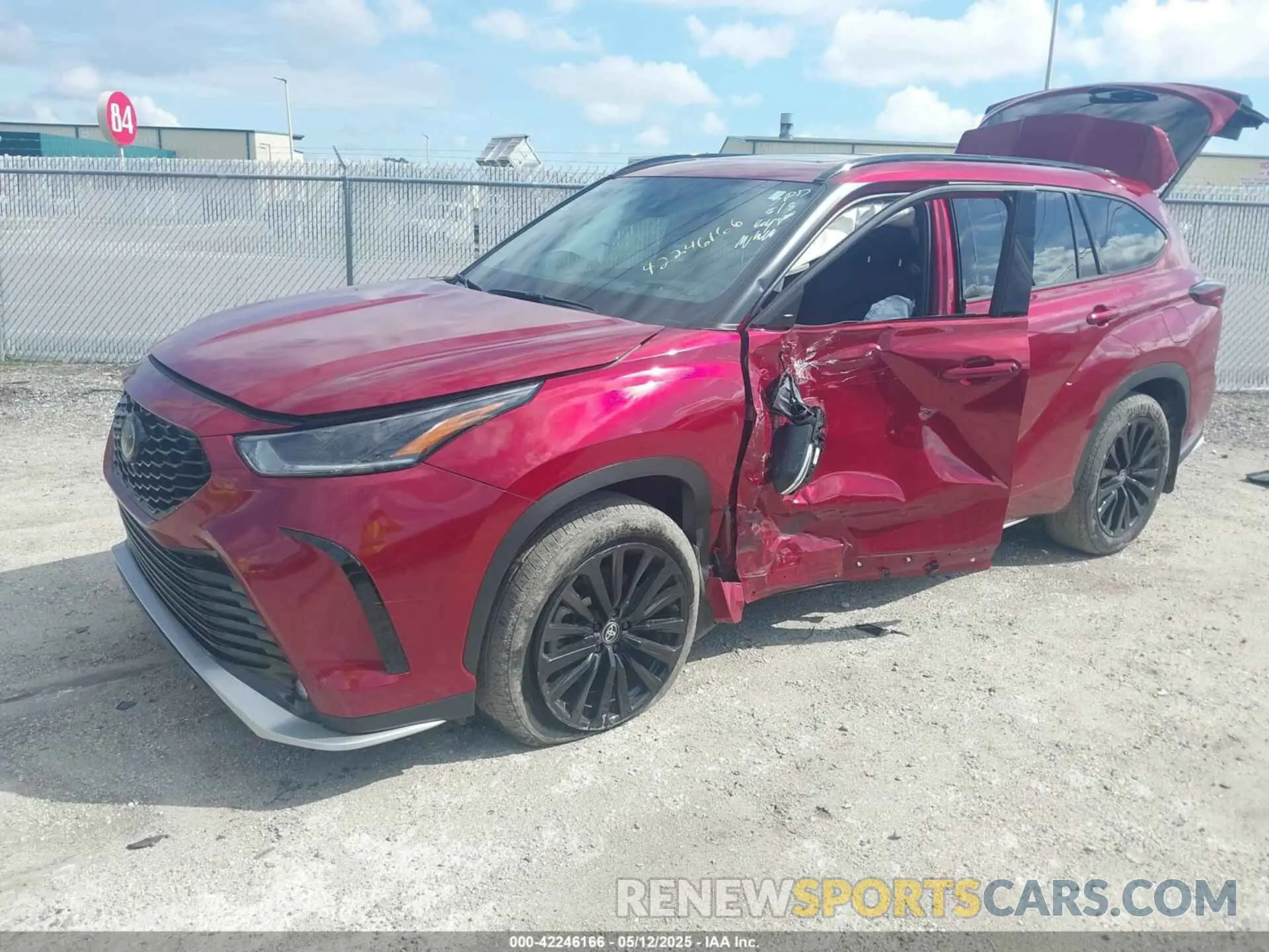 2 Photograph of a damaged car 5TDKDRAH8RS547095 TOYOTA HIGHLANDER 2024