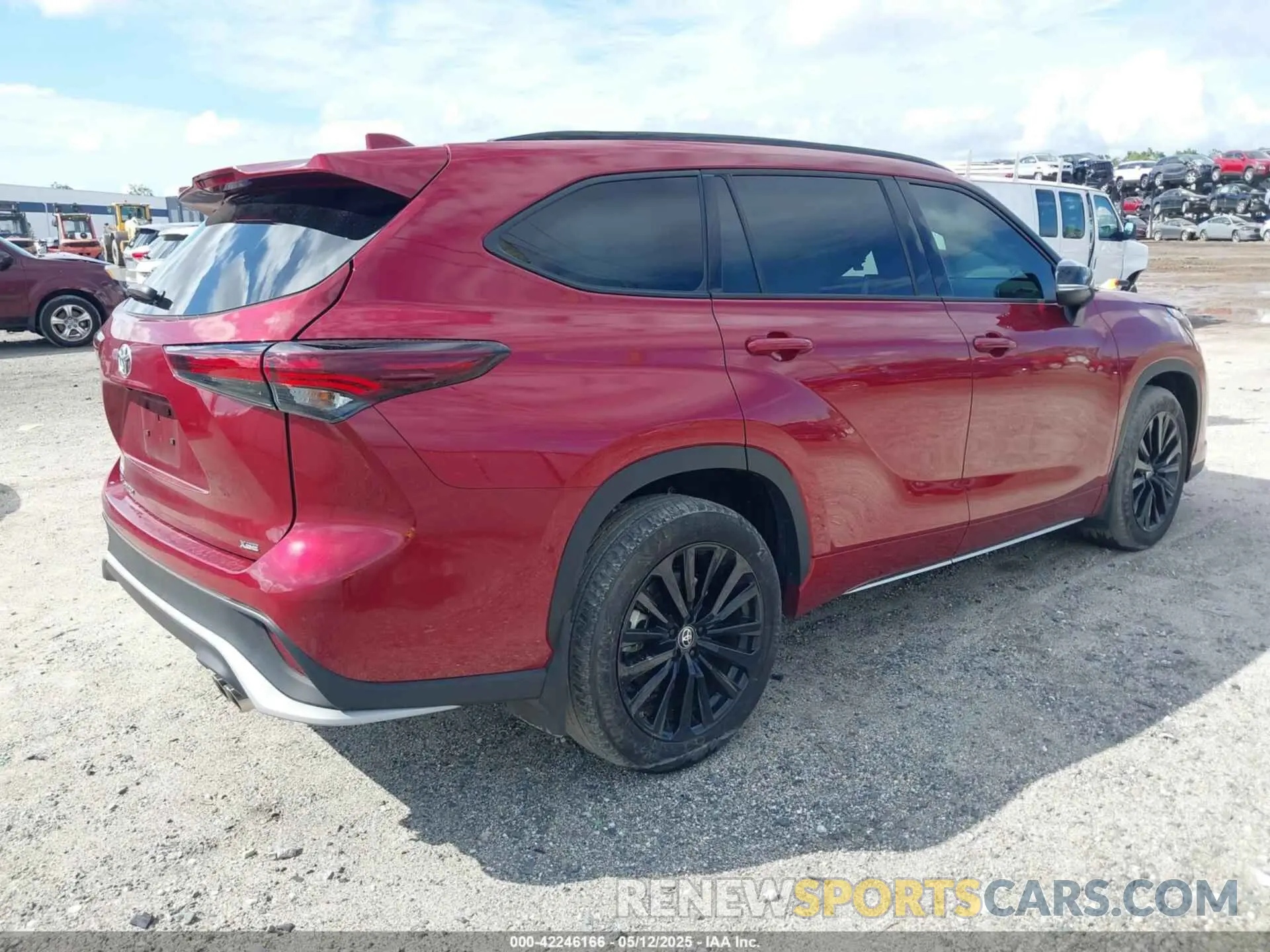 4 Photograph of a damaged car 5TDKDRAH8RS547095 TOYOTA HIGHLANDER 2024