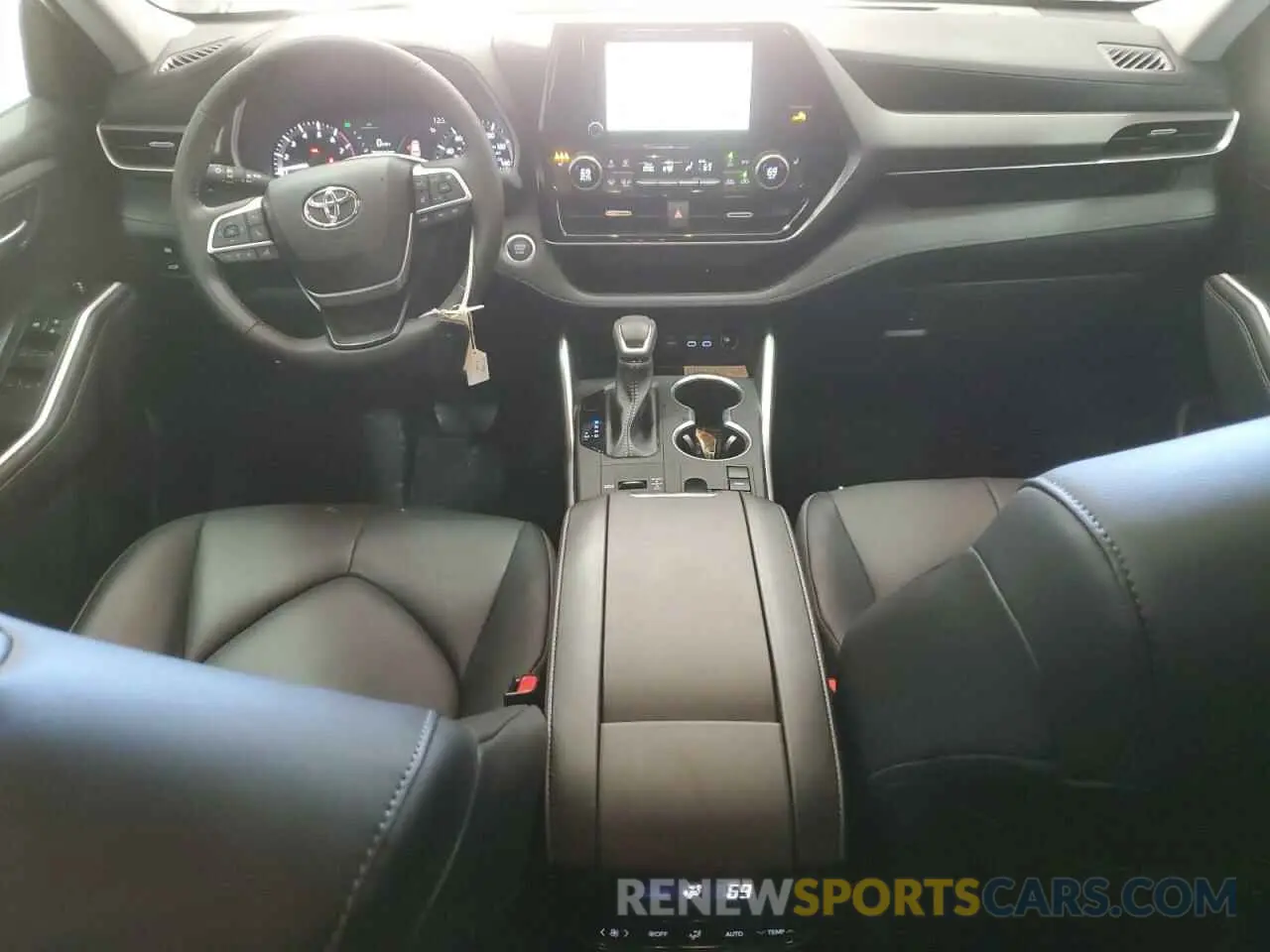 8 Photograph of a damaged car 5TDKDRAH8RS548165 TOYOTA HIGHLANDER 2024